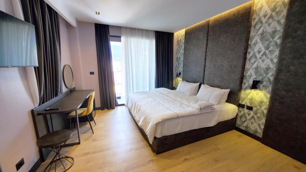 Starlight Hotel Tirana Exterior photo
